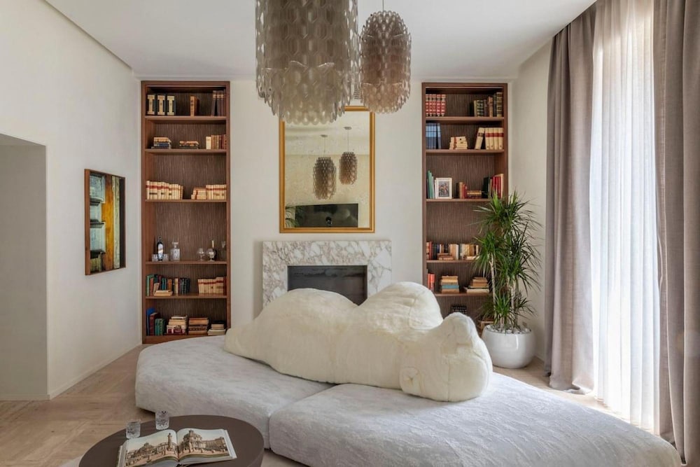 Le Case di Andrea Luxe Rome apartment — 5-Star Luxury Hotel in Rome, Italy