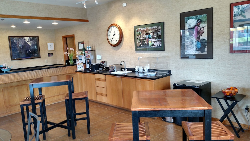 Lewis River Inn - photo 2