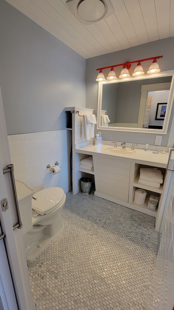 The Hotel at Cape Ann Marina - photo 21