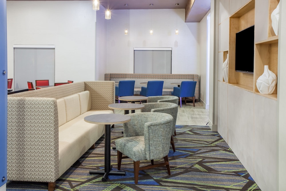 Holiday Inn Express & Suites Texarkana by IHG - photo 49