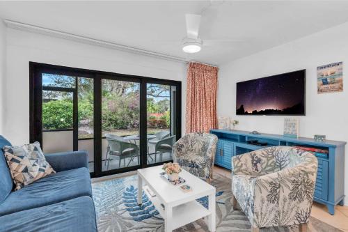 First Floor Deluxe Condo Updated and Chic — 4-Star Luxury Hotel in Naples, United States