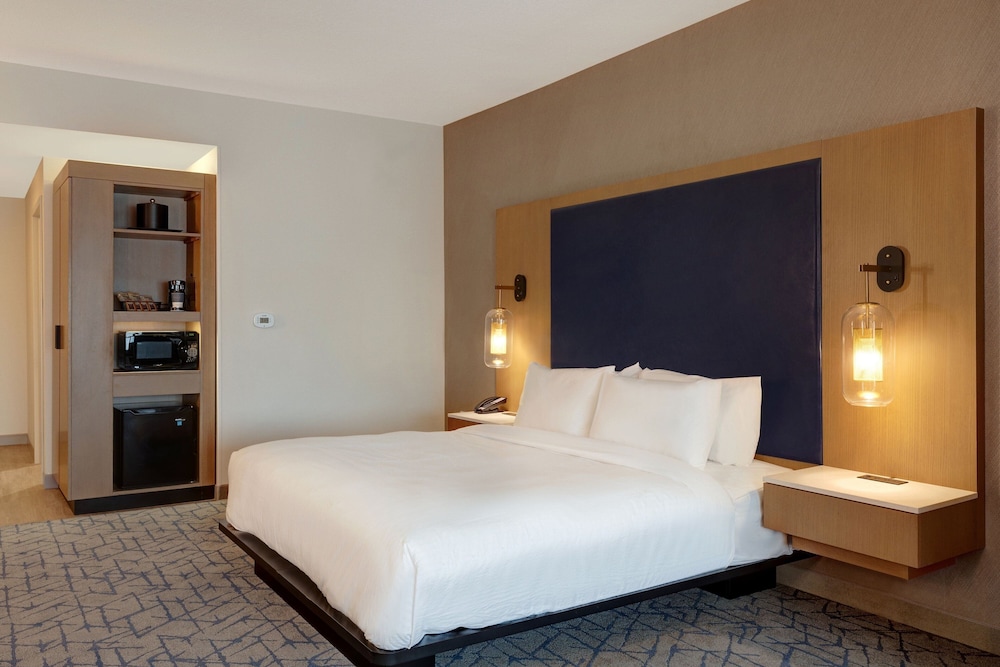 Fairfield Inn & Suites By Marriott Minneapolis Downtown - photo 17