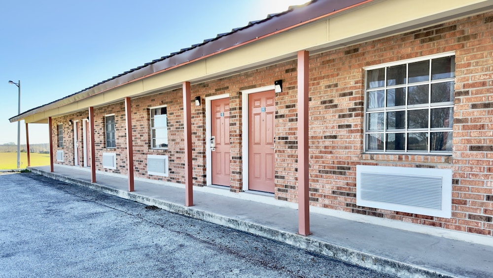 Regency Inn Hondo - photo 32