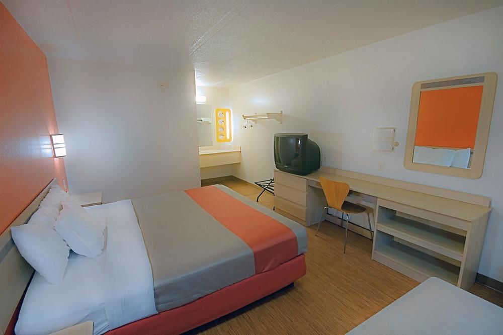 Days Inn by Wyndham Charleston WV - photo 19