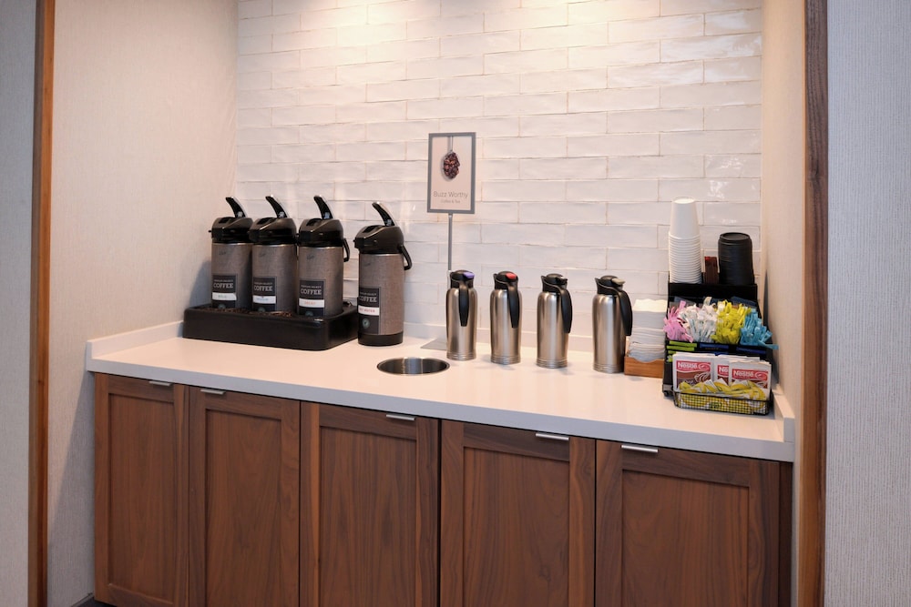 Fairfield Inn & Suites by Marriott Arlington Six Flags - photo 43