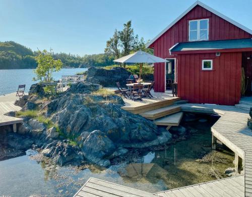 Renovated Boathouse From 1960 By The Sea In Borøya in Tvedestrand, Norway