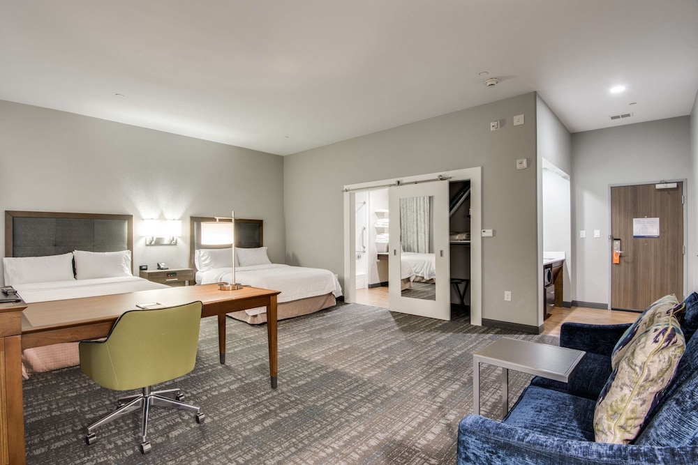 Hampton Inn & Suites Dallas Ft. Worth Airport South - photo 21