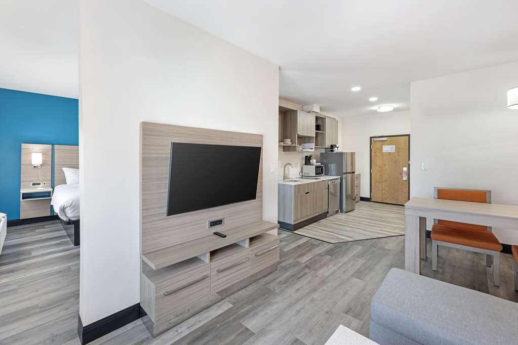 Best Western Plus Executive Residency Carlsbad Hotel - photo 32