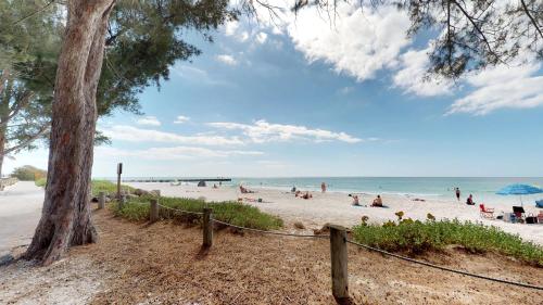 Safari Suite — 4-Star Luxury Hotel in Bradenton Beach, United States
