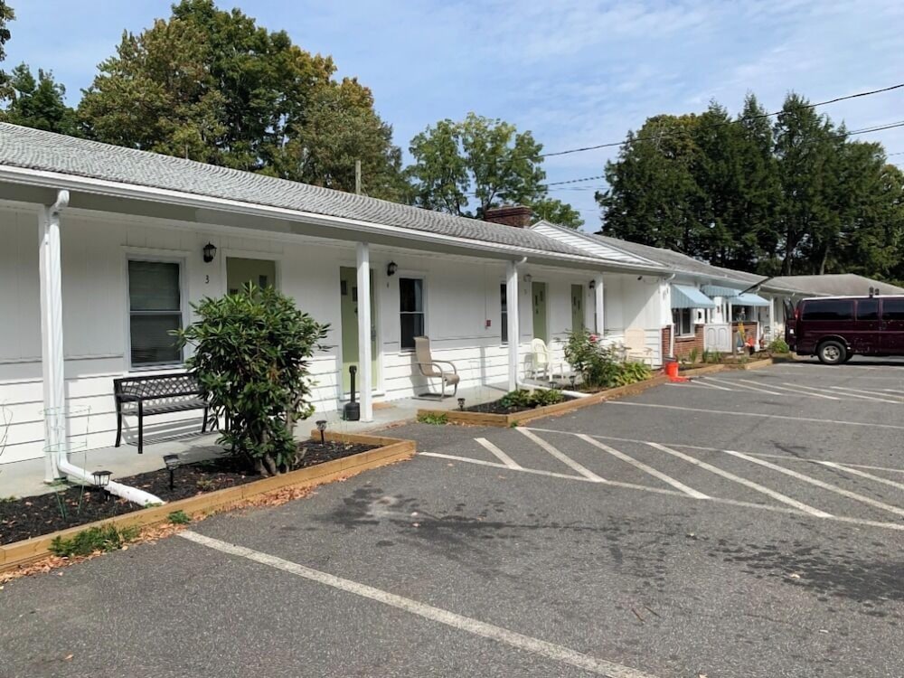 Heart of the Berkshires Motel - carbon neutral hotel in Pittsfield