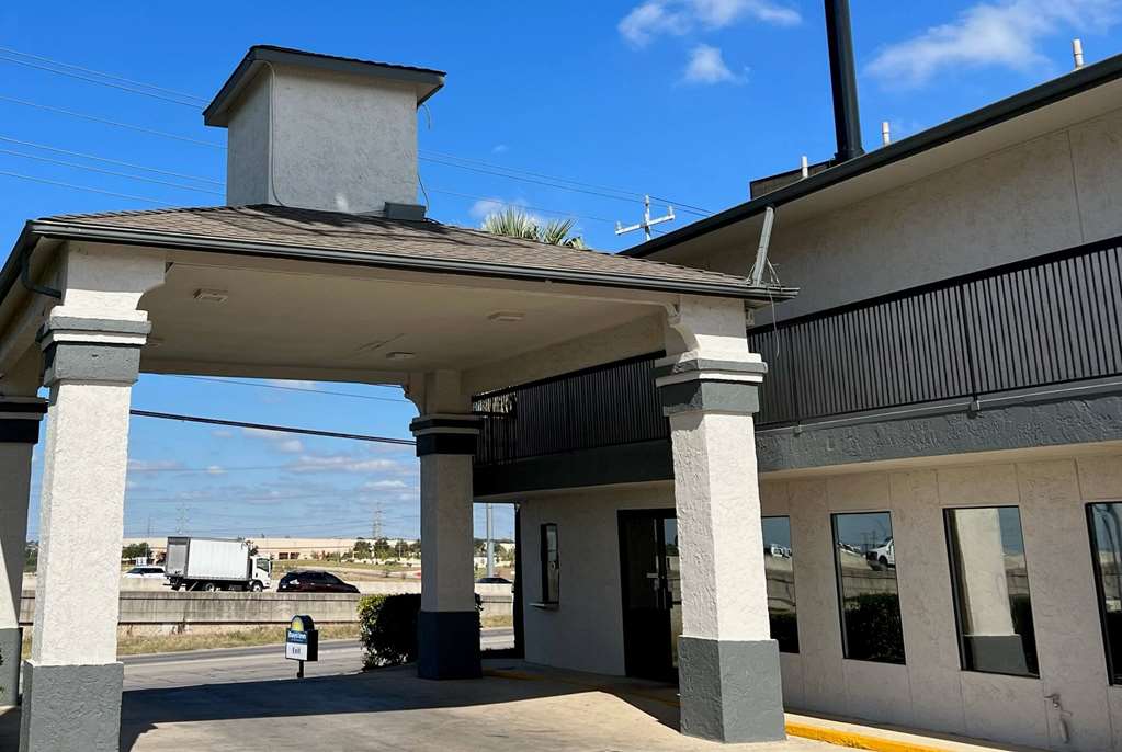 Days Inn by Wyndham San Antonio Morgan's Wonderland IH 35 N - featured photo