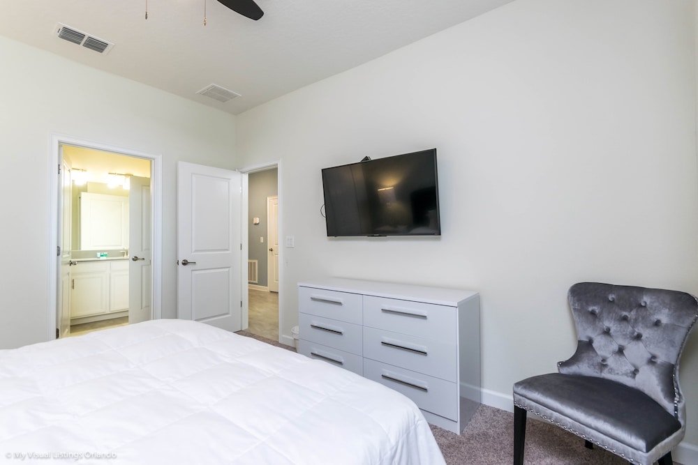 1686 Champions Gate 8 Bedroom Resort Villa Kissimmee - photo 4