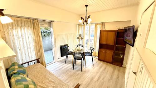 Cálido dpto de 2 ambientes con parrilla y cochera en zona residencial de Punta Mogotes — 4-Star Luxury Hotel in Mar Del Plata, Argentina