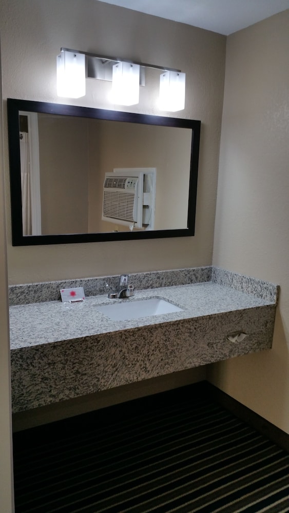 Westbridge Inn and Suites - photo 35