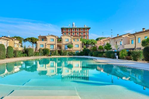 Jesolo Flowers Beach House Host Solution — 4-Star Luxury Hotel in Lido Di Jesolo, Italy