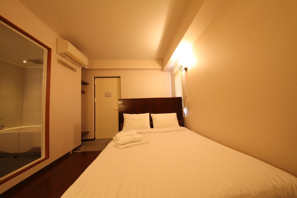 Van CortLandt Hotel — Aira — photo 5