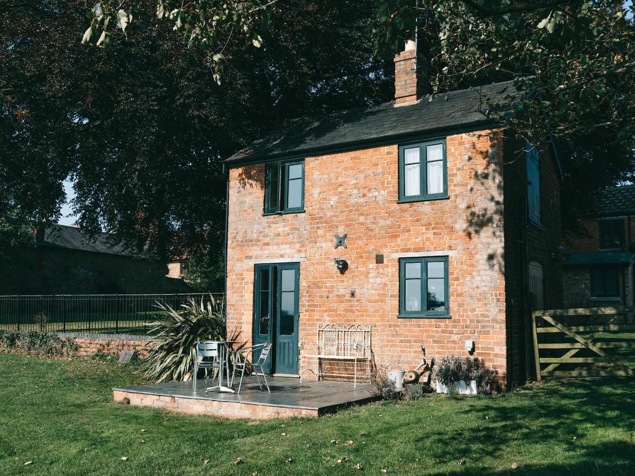 Southfield Cottage — 4-Star Luxury Hotel in Braunston, United Kingdom