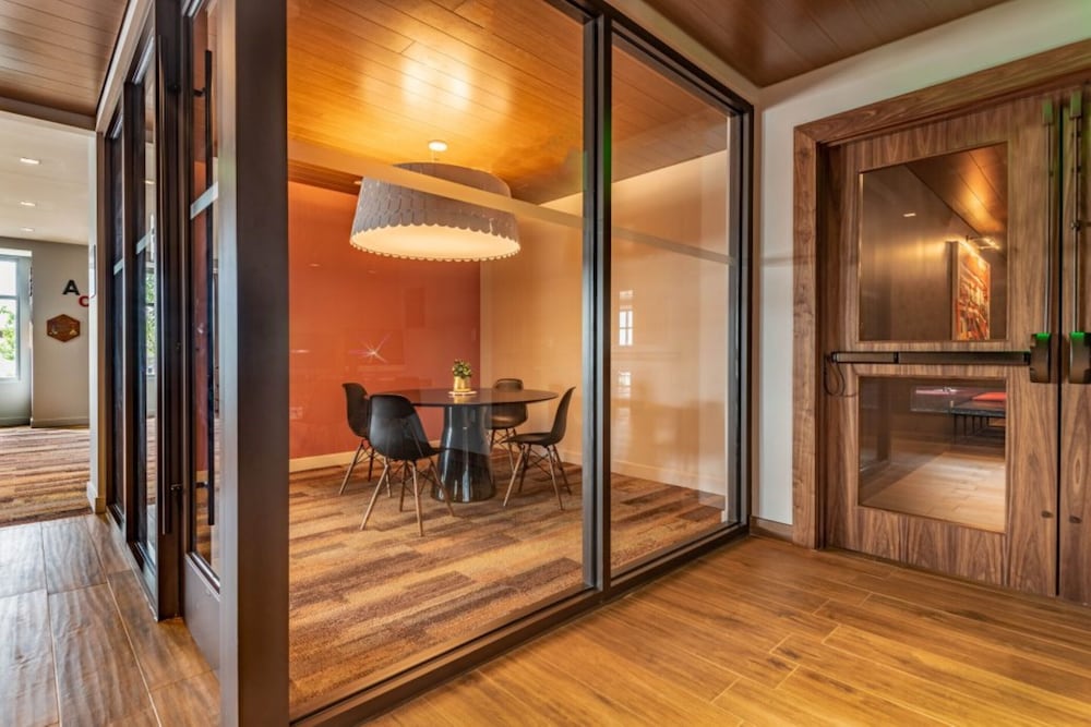 Global Luxury Suites East Boston - photo 53