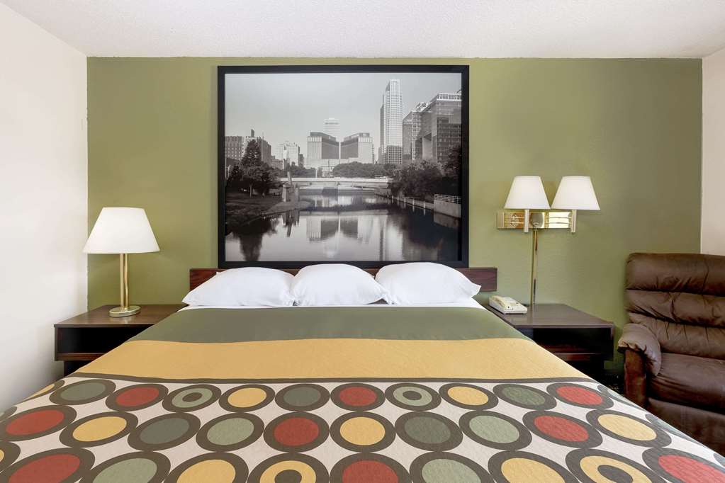 Super 8 by Wyndham Norfolk - photo 9