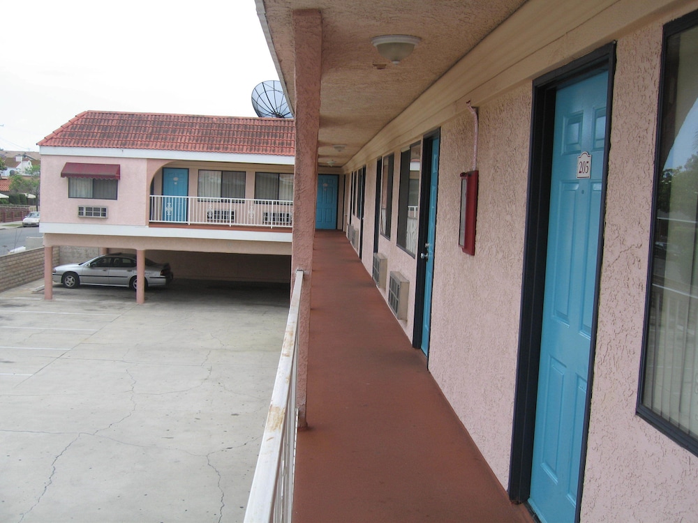 Royal Inn Motel Long Beach - photo 32