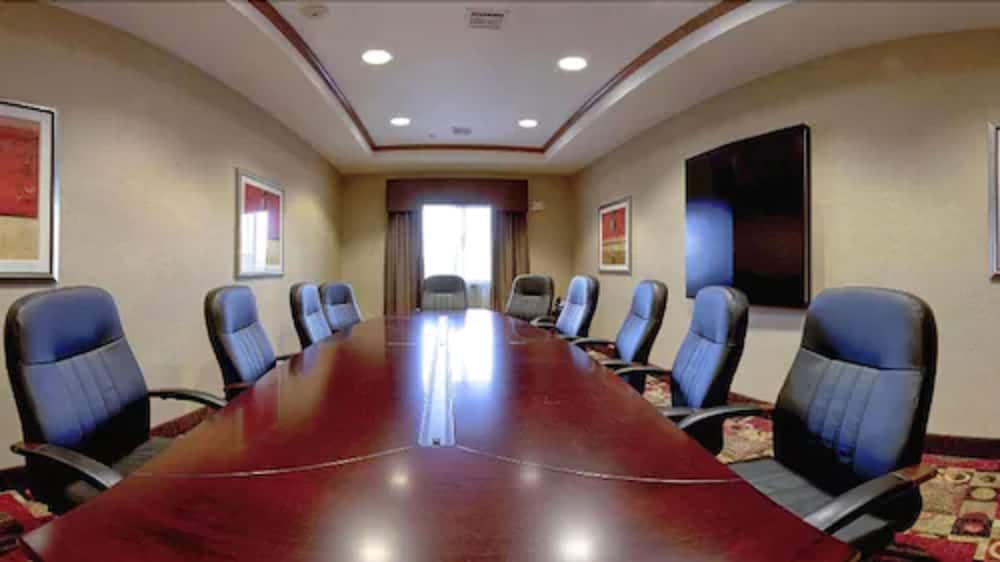 Holiday Inn Express Hotel & Suites Bartlesville by IHG - photo 26