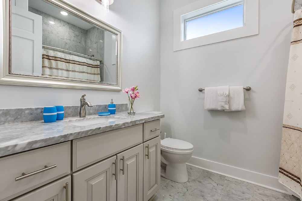 Newly Renovated 4BD Penthouse - photo 14