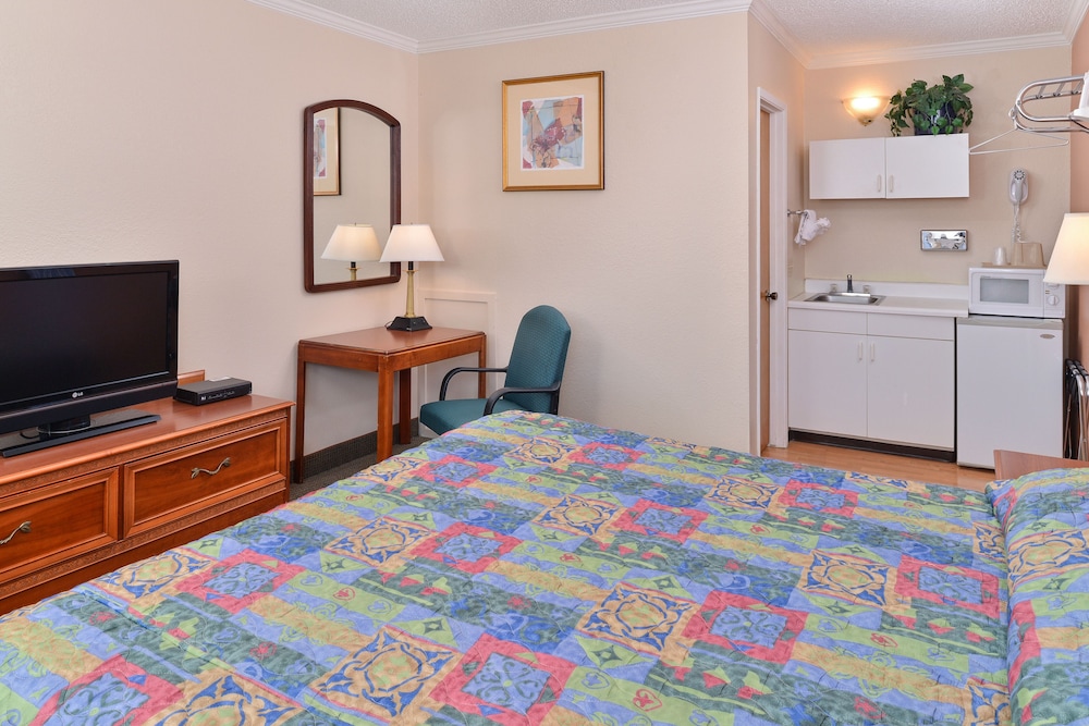 Golden Eagle Motel - photo 6
