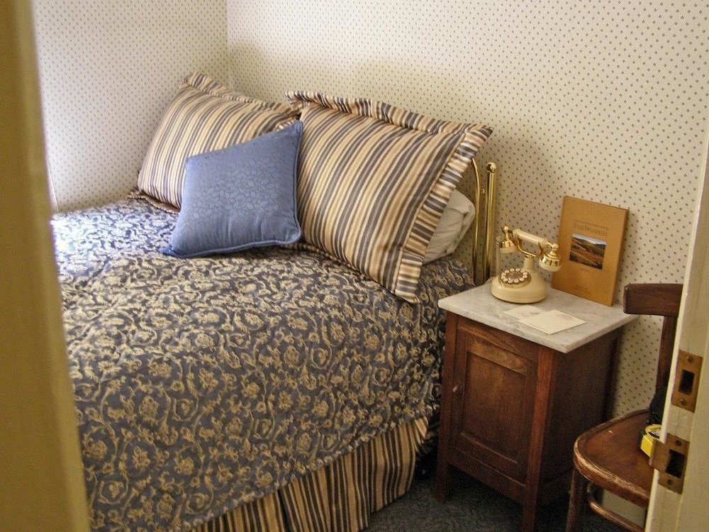 The Mendocino Hotel and Garden Suites - photo 2