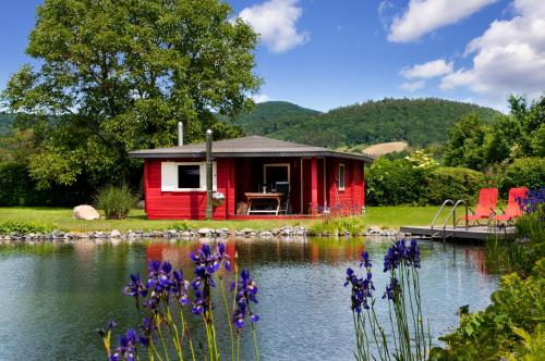 Romantic Wooden Lodge Sauna Schwimmteich alleinstehend absolut ruhig — 4-Star Luxury Hotel in Hessisch Oldendorf, Germany