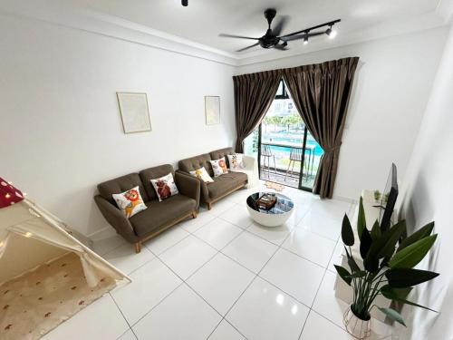 PLATINO Latest Pool View Family 3 BR Suite Next to Paradigm Mall's new Theme park Escape JB — 4-Star Luxury Hotel in Johor Bahru, Malaysia