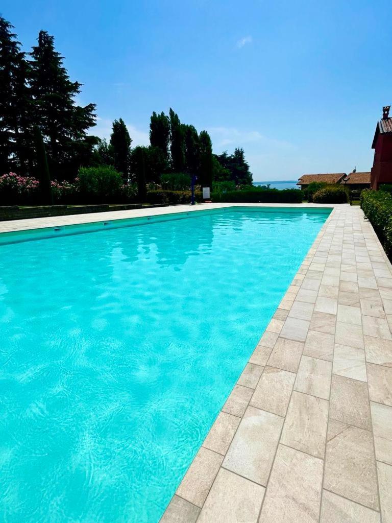 Super Rose in Lazise, Italy