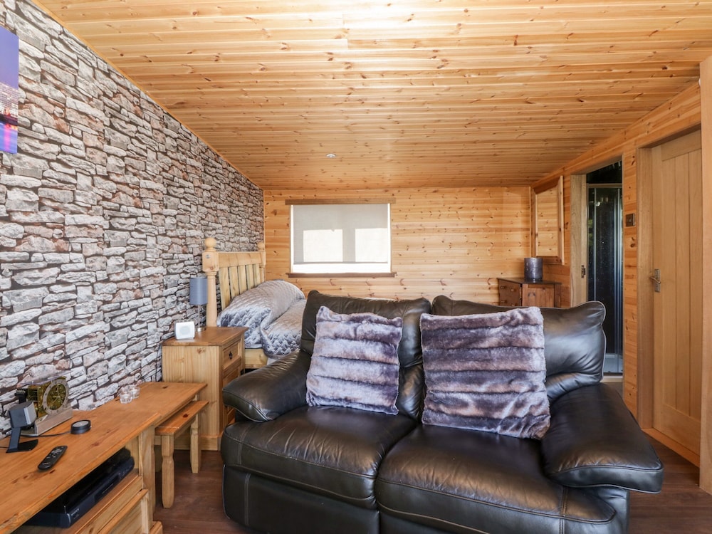 Blackbrae Cabin — Coatbridge — photo 4