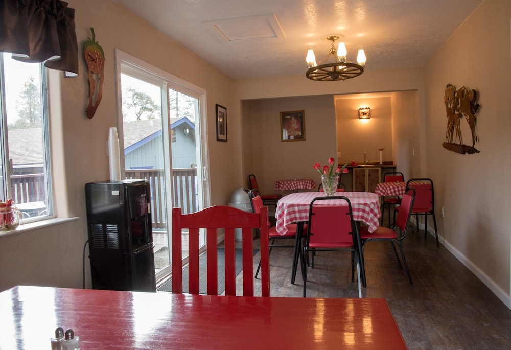 Little Valley Inn - photo 3
