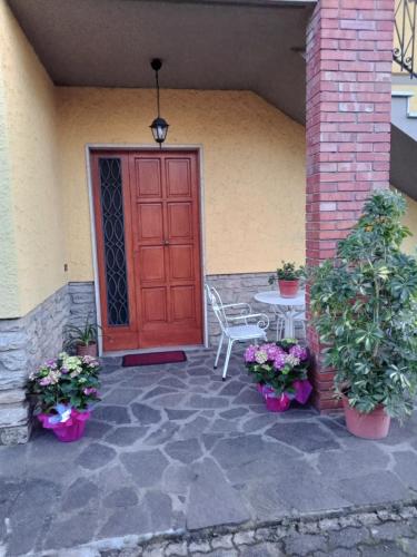 Casa Gatta Rossa Orange Cat House — 4-Star Luxury Hotel in Pescia, Italy