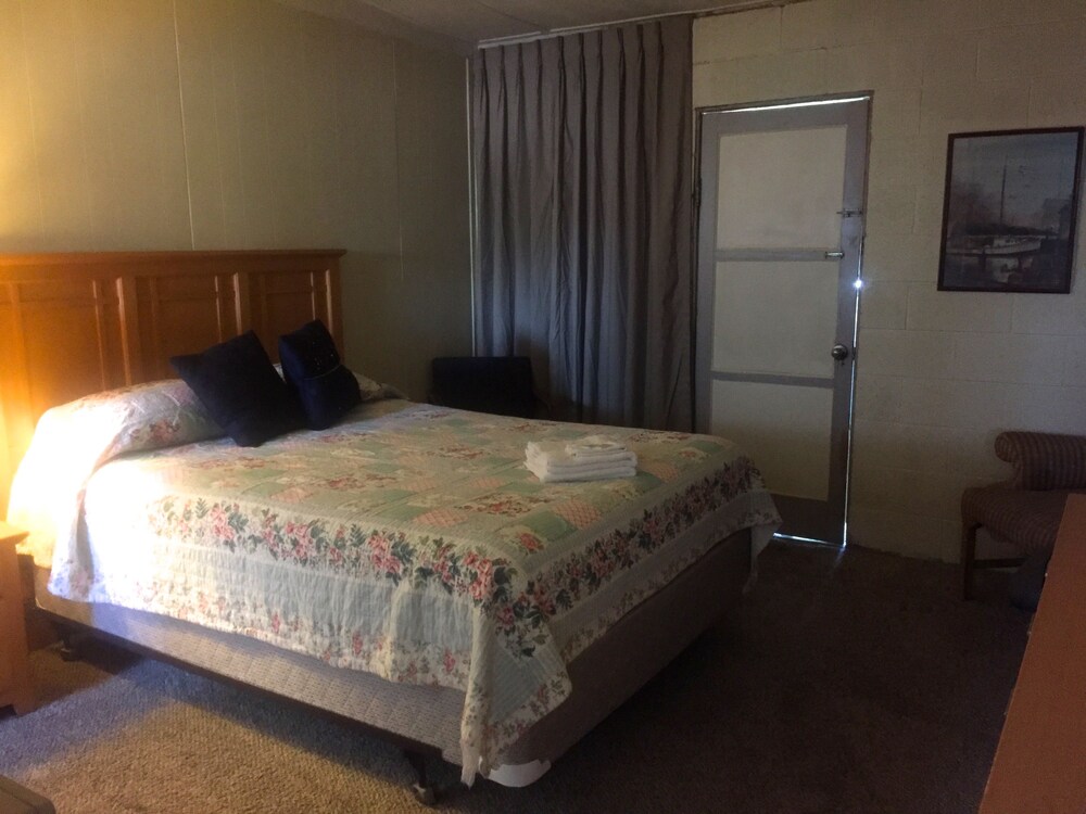 Delight's Hot Springs Resort - photo 7