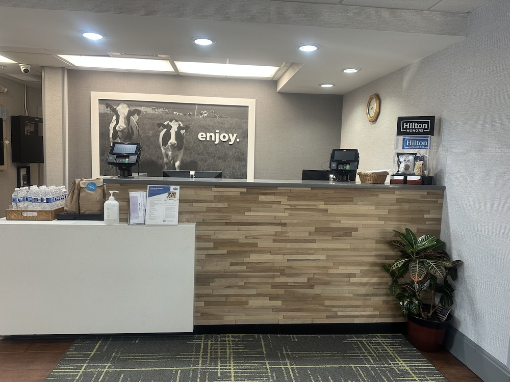 Hampton Inn Bridgeport Clarksburg - photo 2