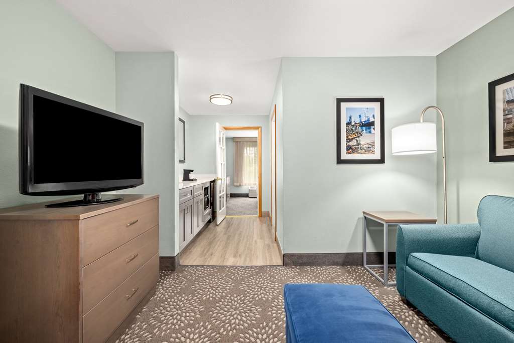 La Quinta Inn & Suites by Wyndham Newport - photo 39