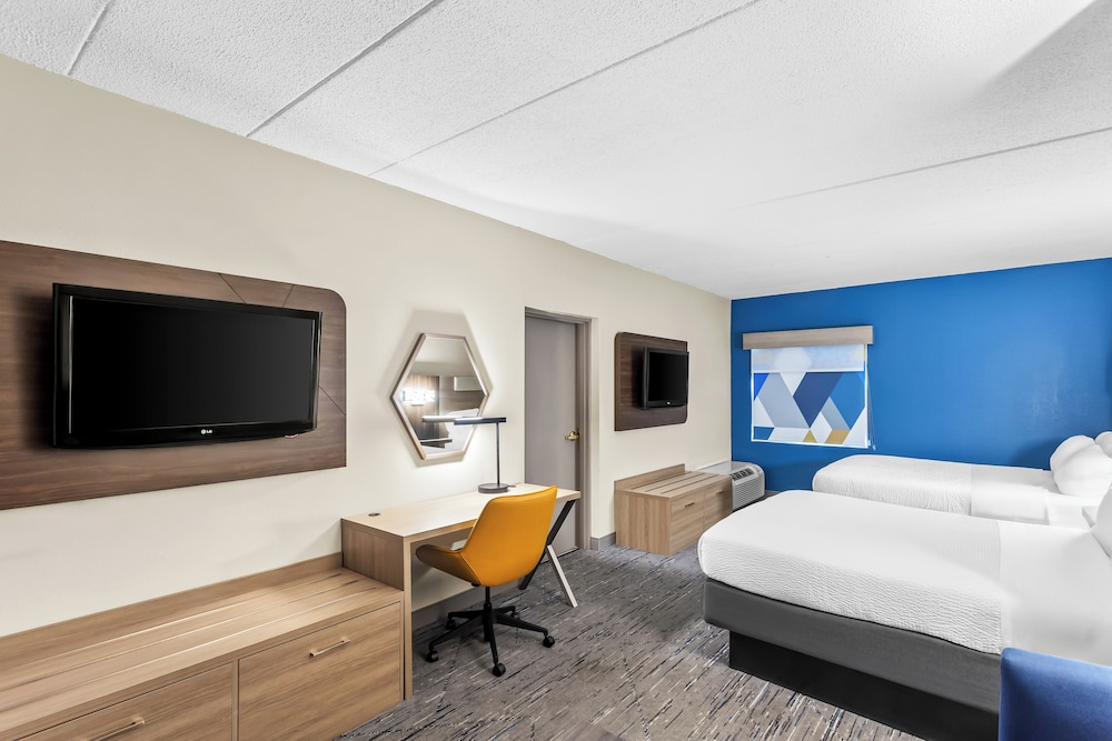 Holiday Inn Express Suites Charleston by IHG - photo 17