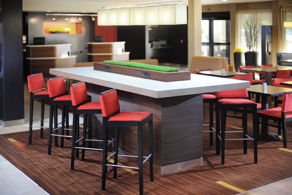 Courtyard by Marriott Houston Hobby Airport - photo 12