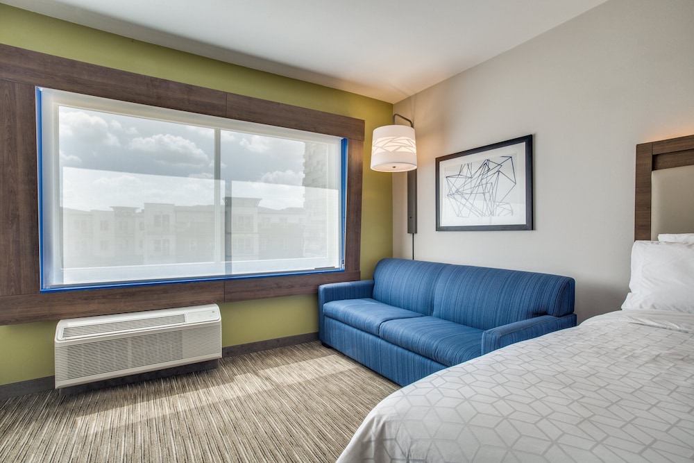 Holiday Inn Express & Suites Denton South by IHG - photo 3
