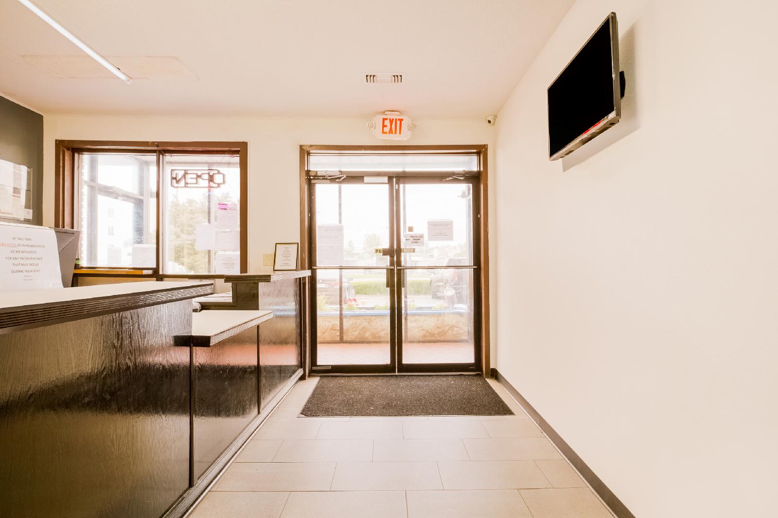 OYO Hotel St. Louis Lambert Airport - photo 13