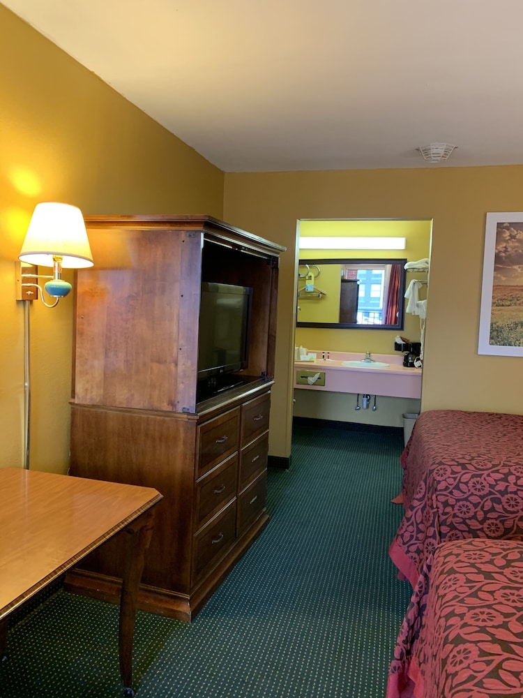 Days Inn by Wyndham Jonesboro AR - photo 32