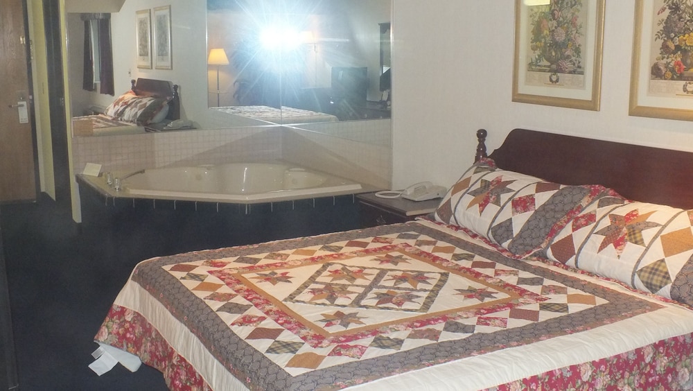 Quality Express Inn & Suites - photo 9