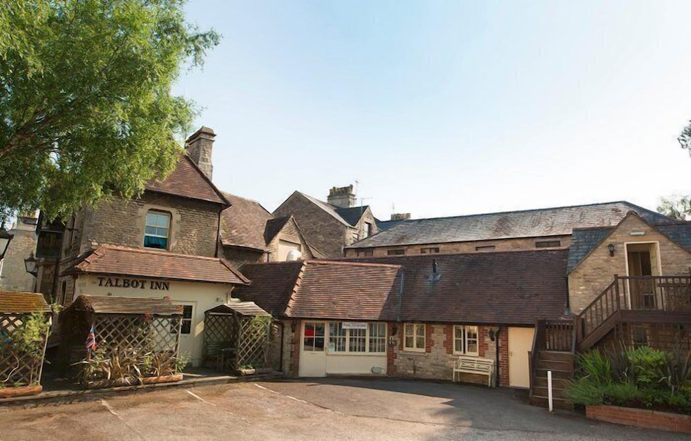 The Talbot Inn — hotel in Cirencester