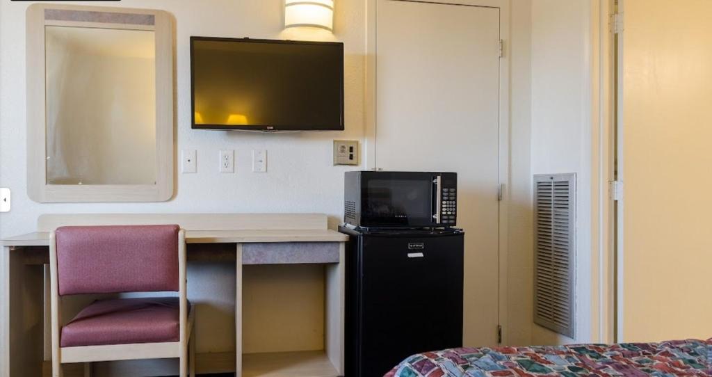Express Inn Near Columbus Airport - photo 13