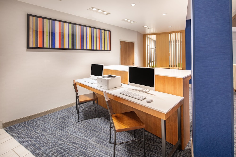 Holiday Inn Express & Suites Chico by IHG - photo 24