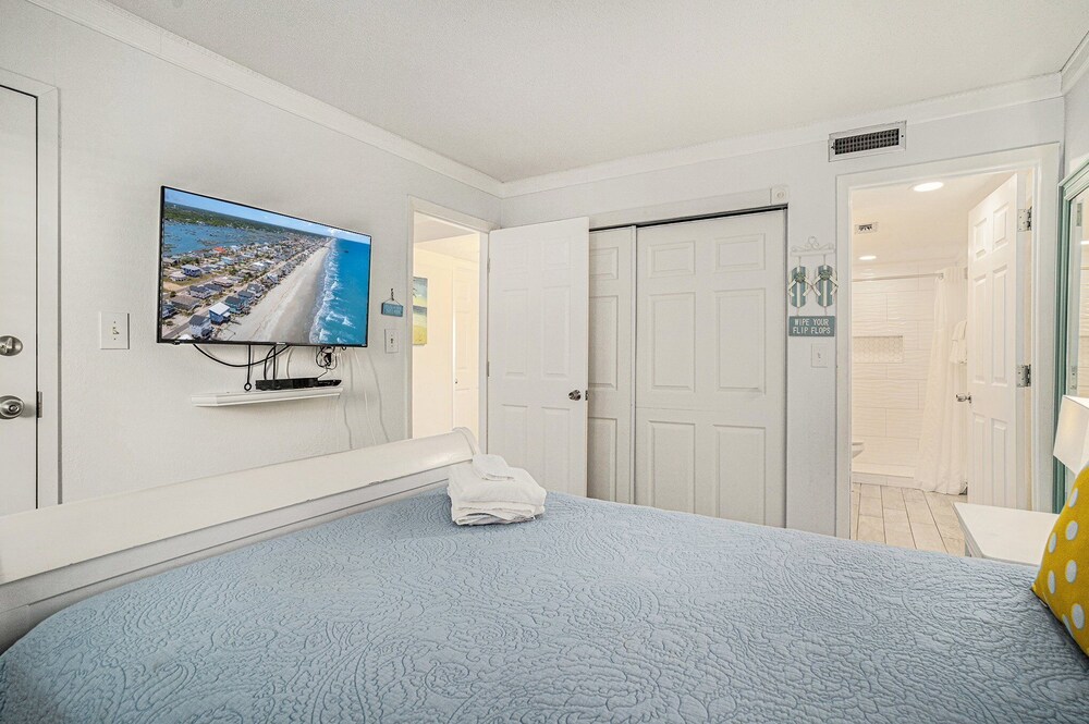 1402 Waters Edge Resort 2 Bedroom Condo by RedAwning - photo 5