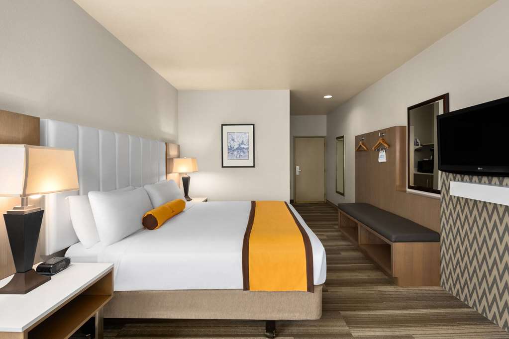 Hotel Marguerite Anaheim Garden Grove Trademark Collection by Wyndham - photo 27