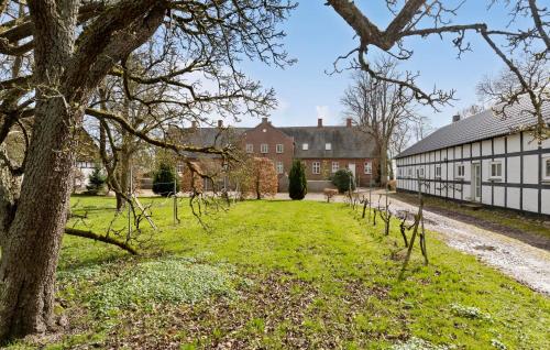 11 Bedroom Pet Friendly Home In Rønde — 4-Star Luxury Hotel in Ronde, Denmark