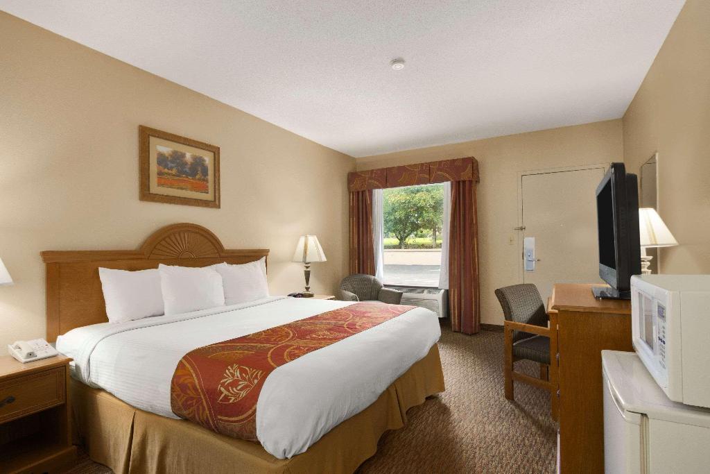Days Inn by Wyndham Alexander City - photo 2